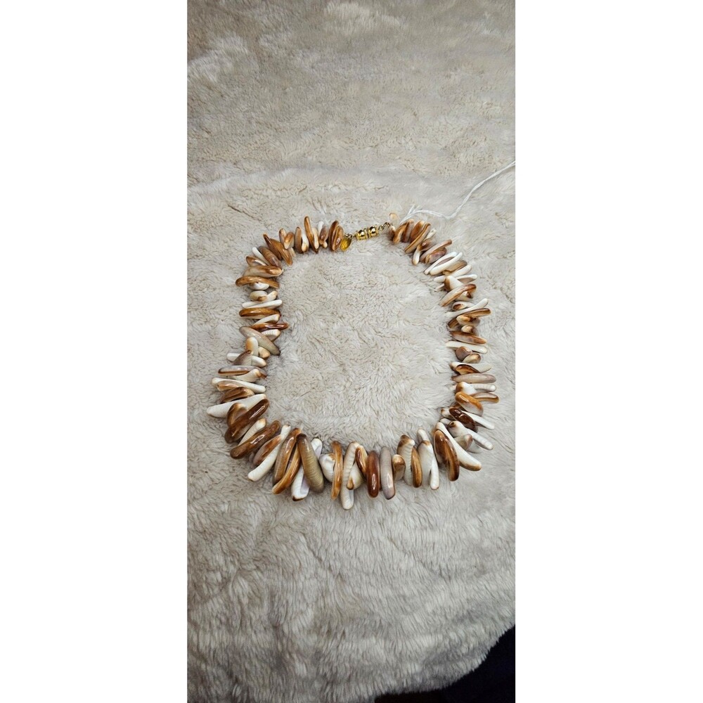 Les Bernard Shell Necklace